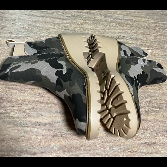 NWOB Nicole Miller Camo ankle boots - Picture 16 of 16